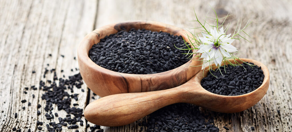 Les graines du cumin noir, aussi appelé Habba Sawda, possède des propriétés antioxydantes et antihistaminiques
