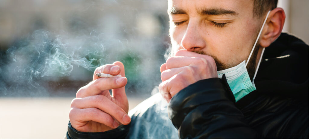 Les fumeurs présentent un risque accru de développer une forme grave de Covid-19